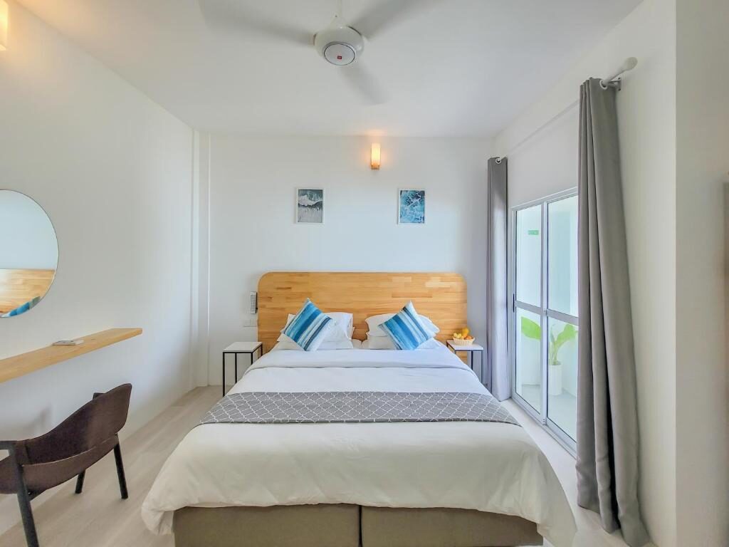 Deluxe Double Room with one queen bed